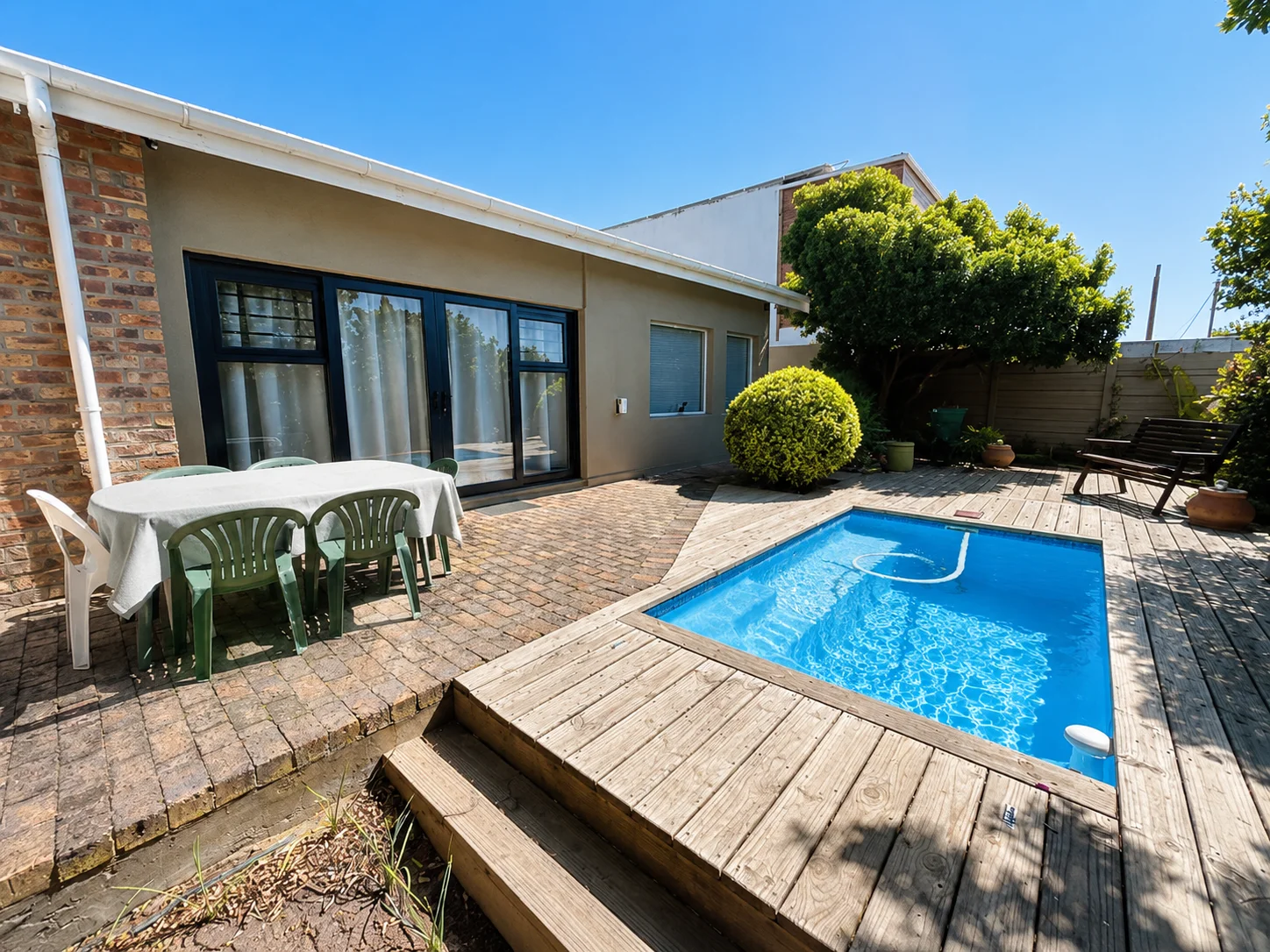 Sandy Fingers Apartment swimming pool area view 3